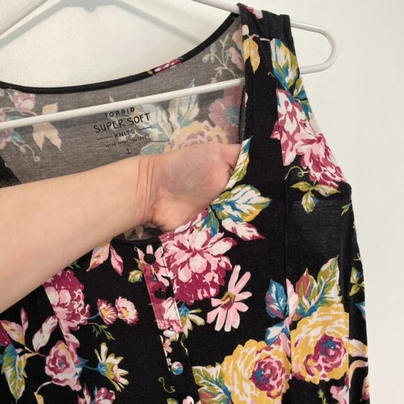 TORRID 1 Plus Size Super Soft Scoop Neck Button Front Fit and Flare Tank Floral - Picture 8 of 14